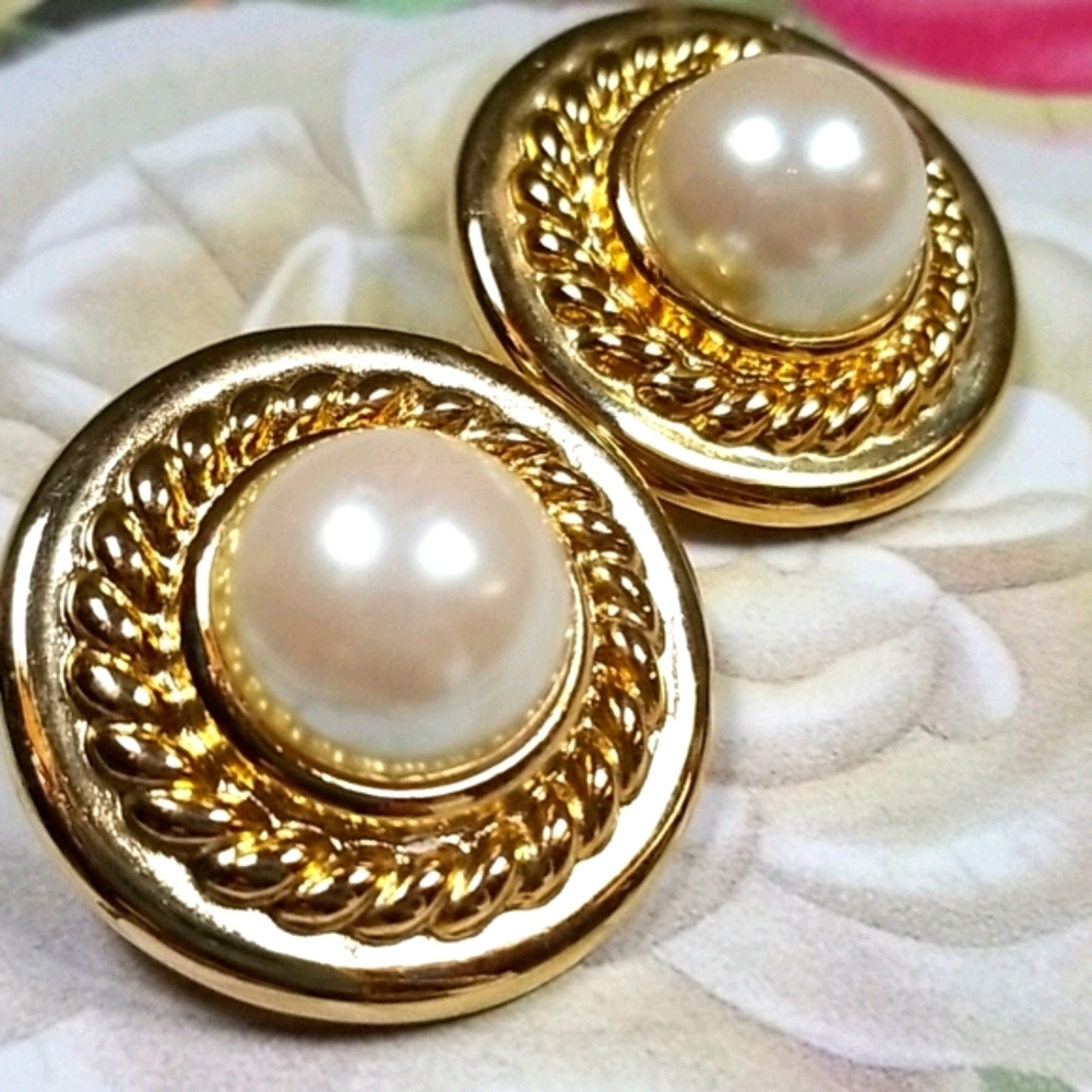 Vintage GIVENCY Large Faux Pearl Goldtone Clip Earrings RARE - Picture 4 of 10
